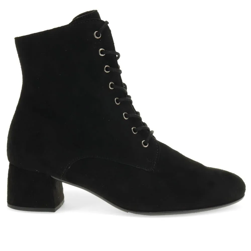 Lace-Up Ankle Boots - GAB40512 / 325 886