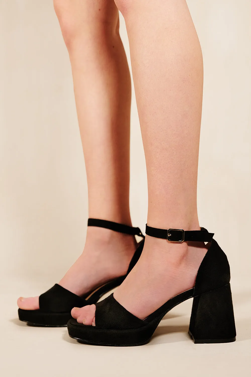 MANOELA BLOCK HEEL SANDALS WITH ANKLE STRAP IN BLACK FAUX SUEDE